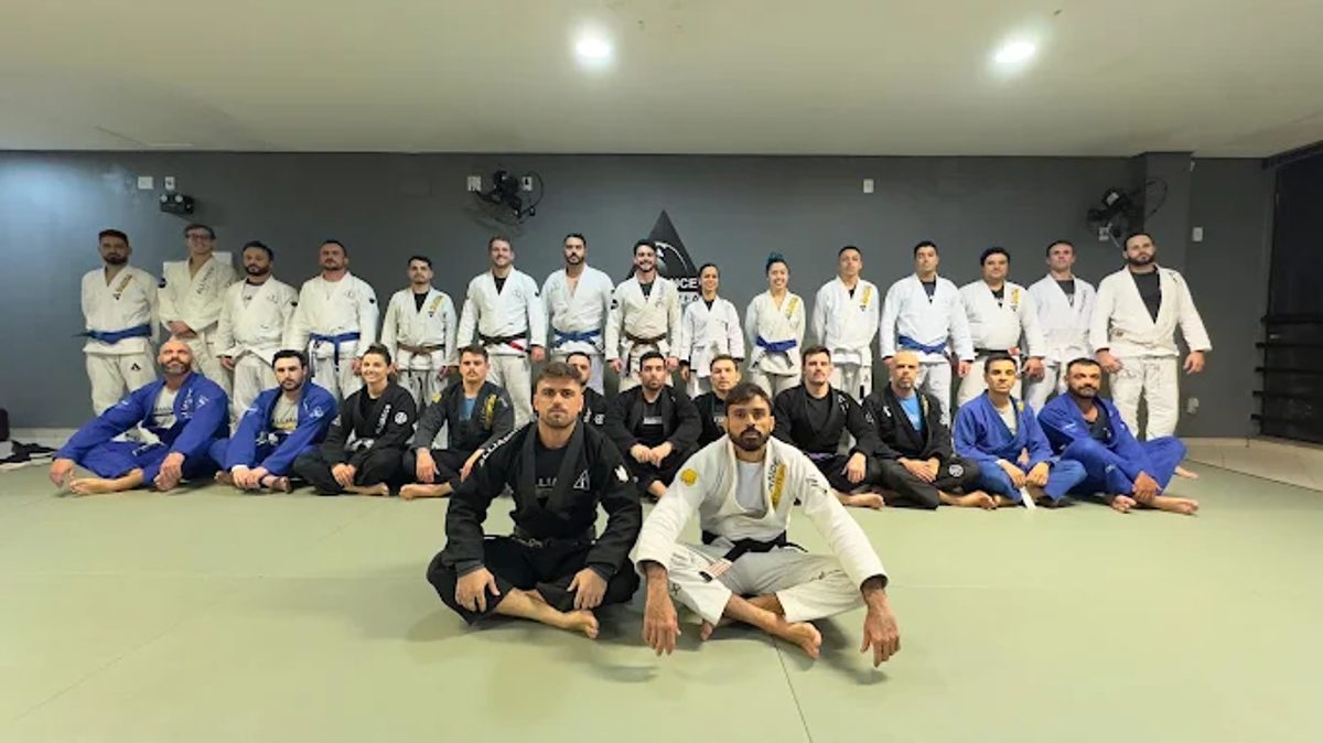 Turma adulta de Jiu Jitsu da Alliance Canoas